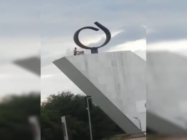 Casal é filmado tendo relação sexual na Praça dos Três Poderes, em Brasília