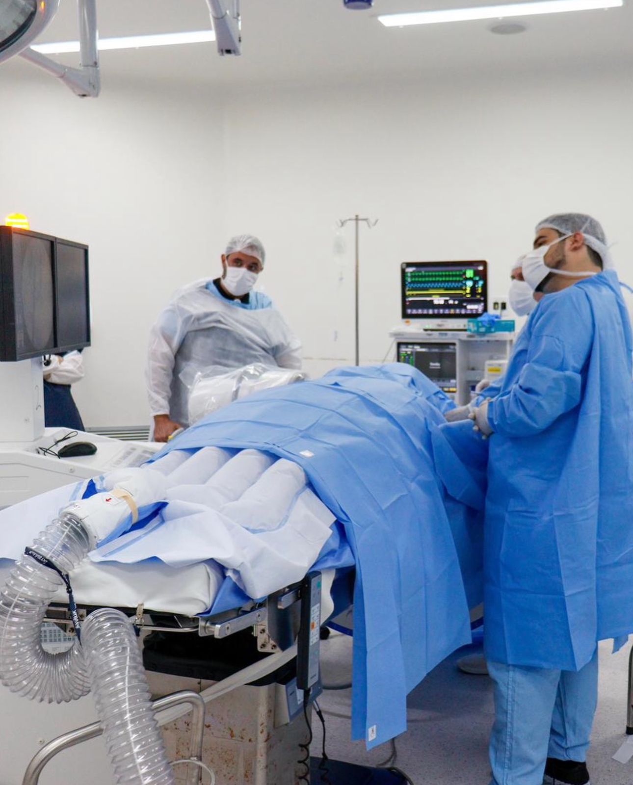 Goiás realiza 1ª cirurgia com polilaminina, substância em estudo para fazer tetraplégicos voltarem a ter movimentos