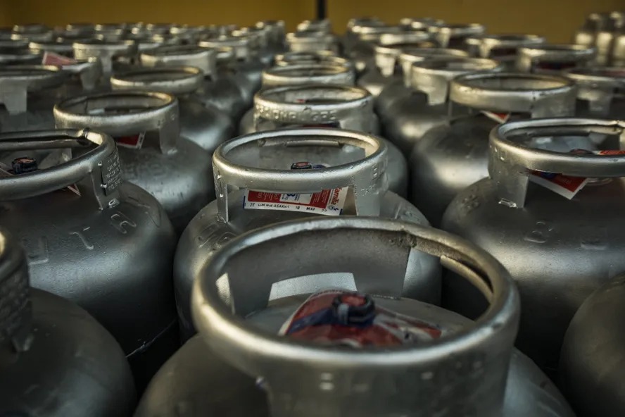 Gás do povo: Caixa libera recarga de botijão para 4,5 milhões de famílias nesta segunda-feira. Veja se você tem direito